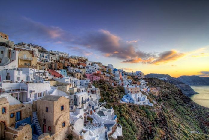 INΣΕΤΕ: 18,3 δισ. ευρώ από τον τουρισμό στην Ελλάδα