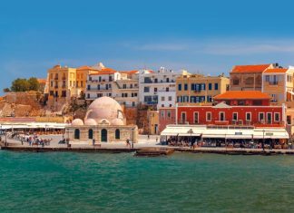 «Βουλιάζει» η Κρήτη από τουρίστες