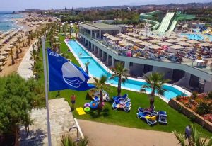 Γαλάζια Σημαία κυματίζει στο Lyttos Beach Resort στην Κρήτη