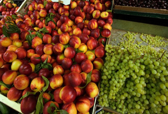 Συνεχίζονται οι εξαγωγές θερινών φρούτων
