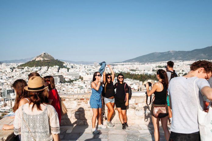 5 εκατ. τουρίστες ενισχύουν την οικονομικά την Αθήνα