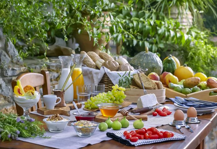 Γιατί το «Ελληνικό Πρωινό» δίνει υπεραξία στον τουρισμό;