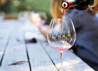Η ΕΔΟΑΟ ζητά άμεση κατάργηση του φόρου στο κρασί