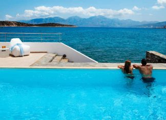 Το Forbes ξεχωρίζει 5 ελληνικά ξενοδοχεία για φθινοπωρινές διακοπές